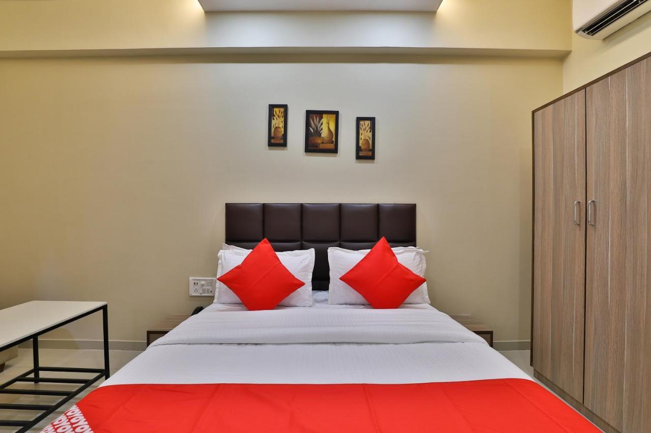 Oyo 28429 Hotel Citadel Сурат Экстерьер фото